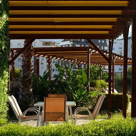 Ξενοδοχείο με διαμερίσματα Mene Αττάλεια